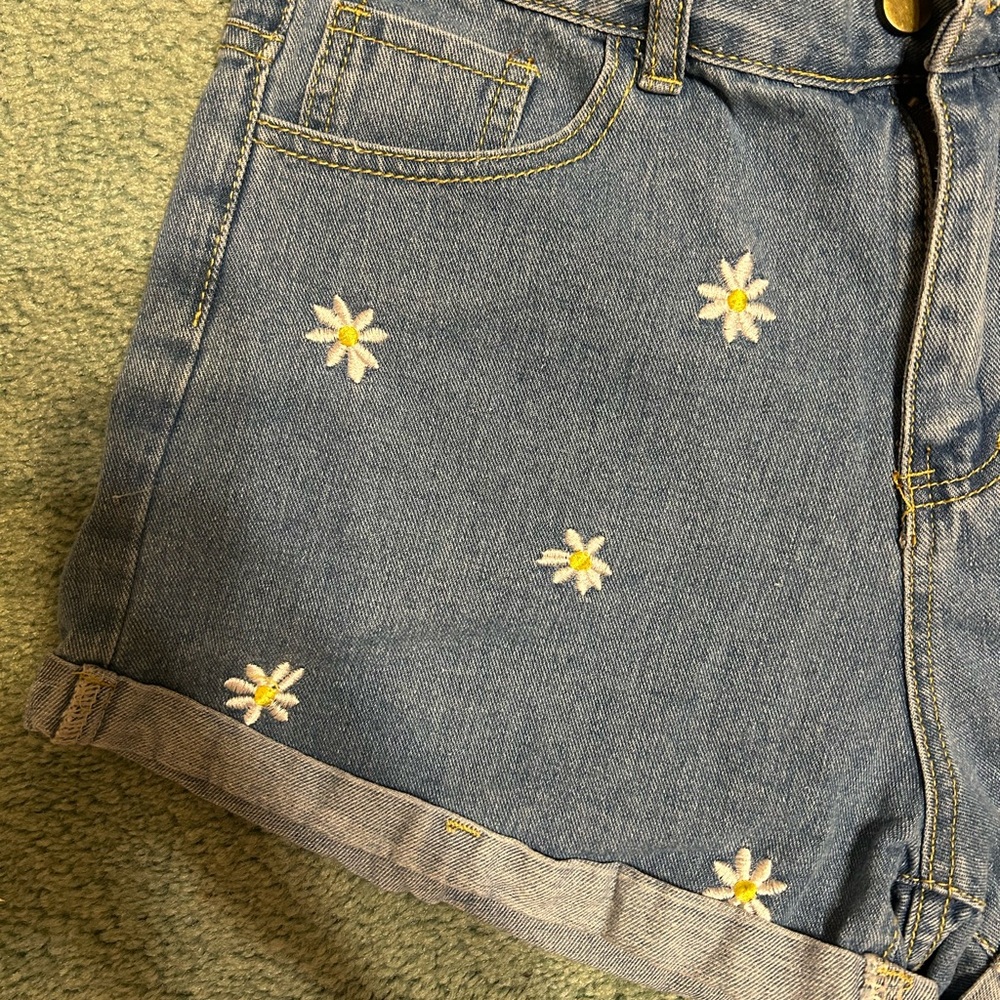 Shein Daisy Denim Shorts - Picture 3 of 6